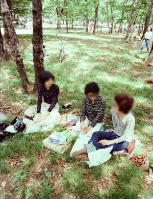 小金井公園で草上の昼食