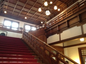 奈良ホテルロビー階段